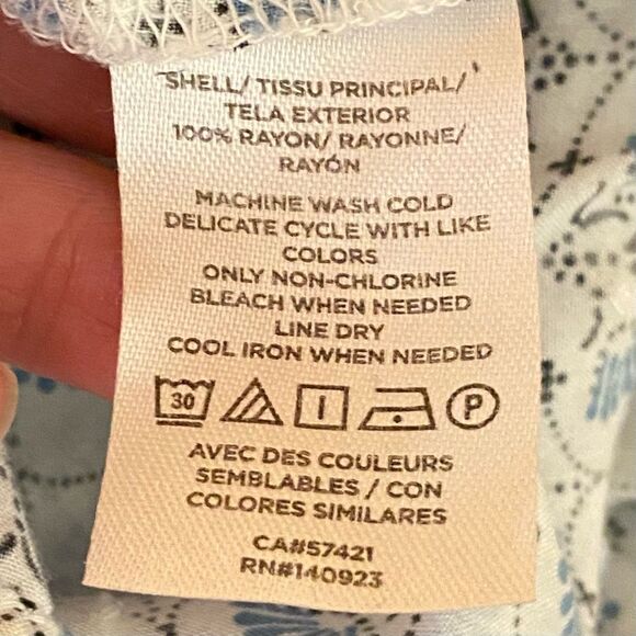 Loft Plus Blue Patterned Long Sleeve Blouse Rounded Neckline Womens Size 16 - Picture 5 of 6